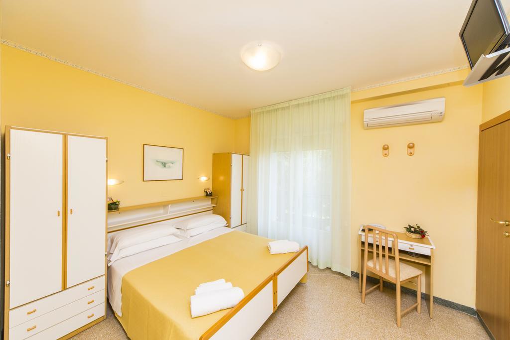 Hotel Rita Riccione Bagian luar foto